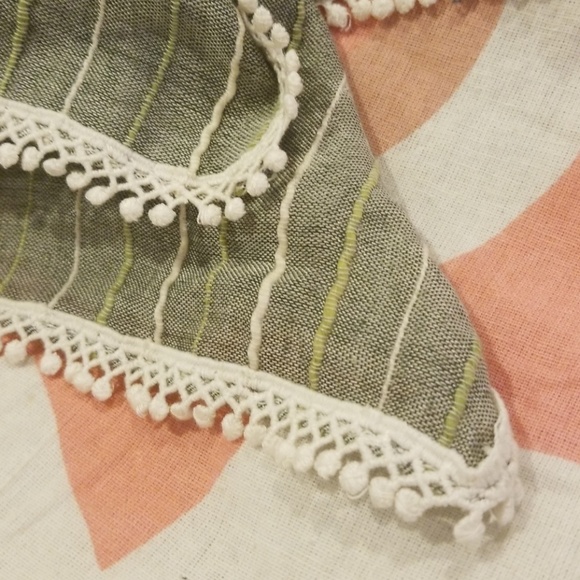 Cute square scarf with sweet edging detail - Picture 2 of 4